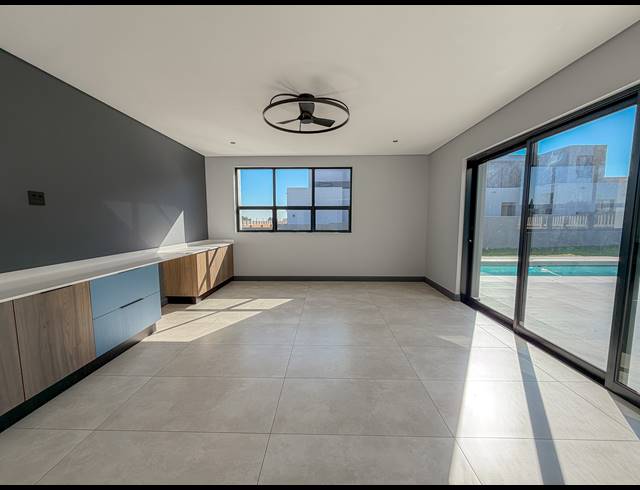4 BEDROOM FREEHOLD FOR SALE IN MIDSTREAM HEIGHTS